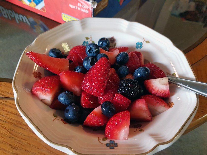 bowl of berries.jpg